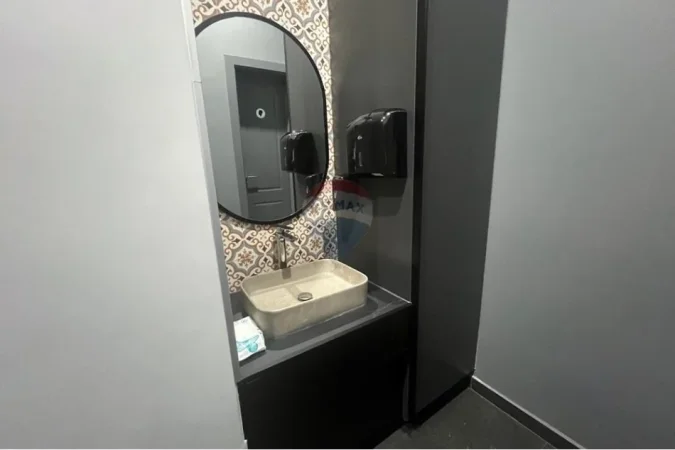 Tirane, shitet zyre , 355 m² 1.300.000 € 