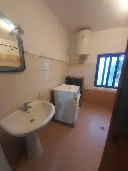 Tirane, jepet me qera Shtëpi Private 1-Katshe, 3+1, Sipërfaqe 140 m²,BOSH,Çmimi 450 € (Pranë me Pallatin Eglo, Astir ,Tiranë)
