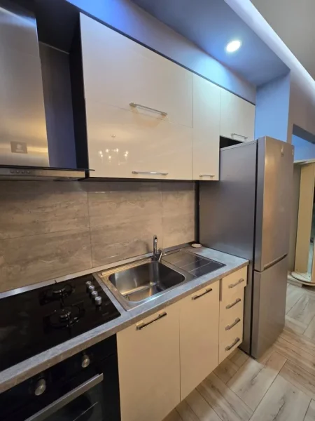 Tirane, jepet me qera apartament 1+1+Ballkon Kati 2, 70 m² 600 € (Rruga Ferit Xhajko, Medrese, Tiranë)