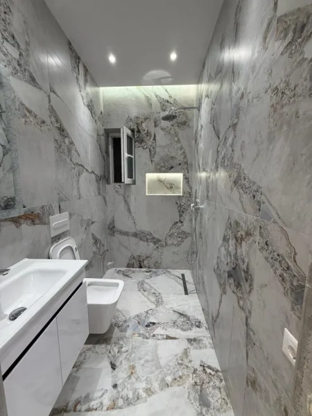 Tirane, jepet me qera apartament 2 Katshe Kati 0, 135 m² 2.000 € (Rruga e Kavajes)