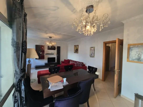 Tirane, jepet me qera apartament 2+1 Kati 9, 116 m² 600 € (Zogu i Zi)