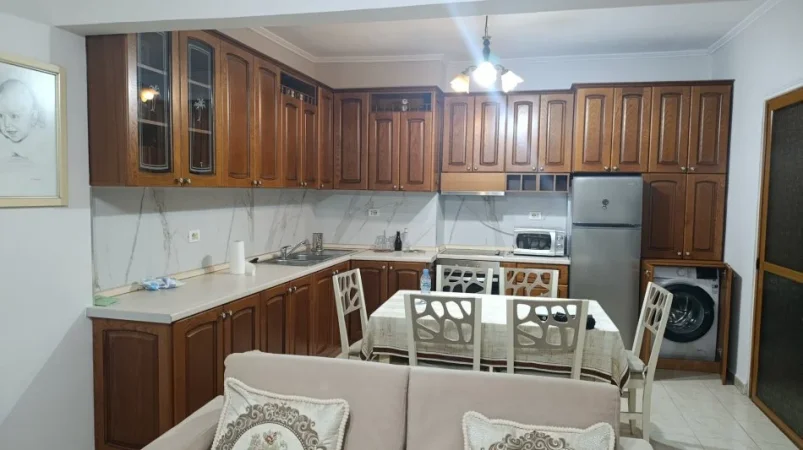 Okazion,Tirane, jepet me qera apartament 2+1+Ballkon Kati 4, 55.000 lekë (Don Bosko afer shkollës Qazim Turdiu)