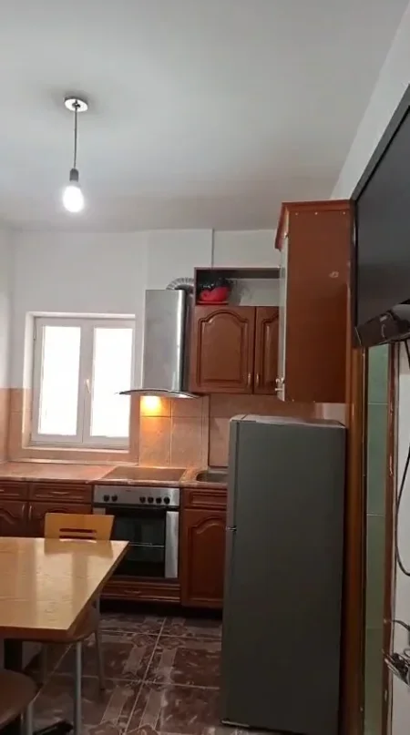 Tirane, jepet me qera apartament 1+1+Ballkon Kati 2, 61 m² 350 € (Hamdi Sulcebe)