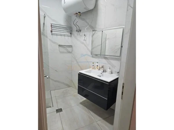 Tirane, jepet me qera apartament 2+1+Aneks+Ballkon Kati 1, 110 m² 550 € (Rotondo e astirit)