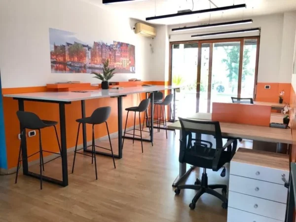 Tirane, jepet me qera nga Pronari, pa-komision ambjent biznesi Kati 1, 550 m² 5.000 € (Rr."BRIGADA E 8")