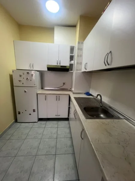 Tirane, jepet me qera apartament 1+1+Ballkon Kati 8, 62 m² 550 € 