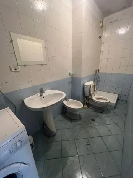 Tirane, jepet me qera apartament 1+1+Ballkon Kati 8, 62 m² 550 € 