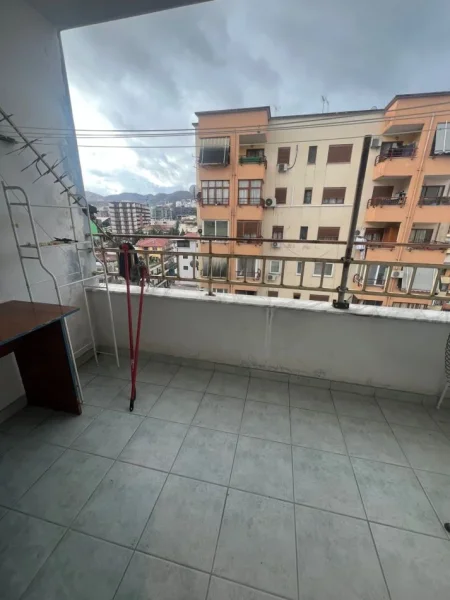 Tirane, jepet me qera apartament 1+1+Ballkon Kati 8, 62 m² 550 € 