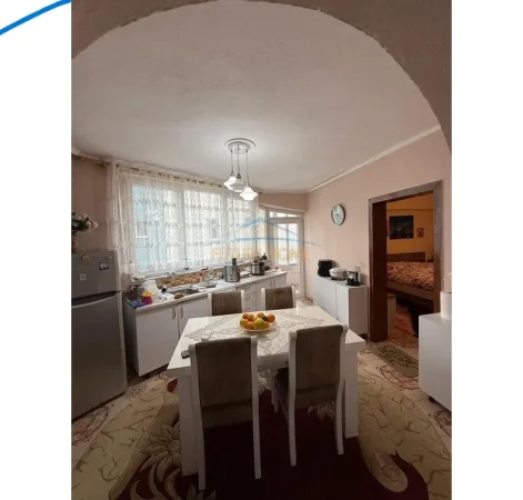 Tirane, shitet apartament 3+1+2+Ballkon Kati 3, 135 m² 170.000 € (Bulevardi Zhan Dark)
