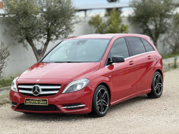 Durres, shitet makine MERCEDES BENZ B-CLASS 200 Nafte, e kuqe automatik Klima 174.979 km