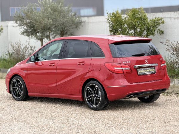 Durres, shitet makine MERCEDES BENZ B-CLASS 200 Nafte, e kuqe automatik Klima 174.979 km