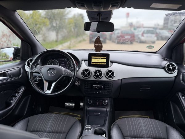 Durres, shitet makine MERCEDES BENZ B-CLASS 200 Nafte, e kuqe automatik Klima 174.979 km