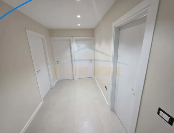 Tirane, shitet apartament 2+1+Ballkon Kati 1, 74 m² 165.000 € (Oxhaku)