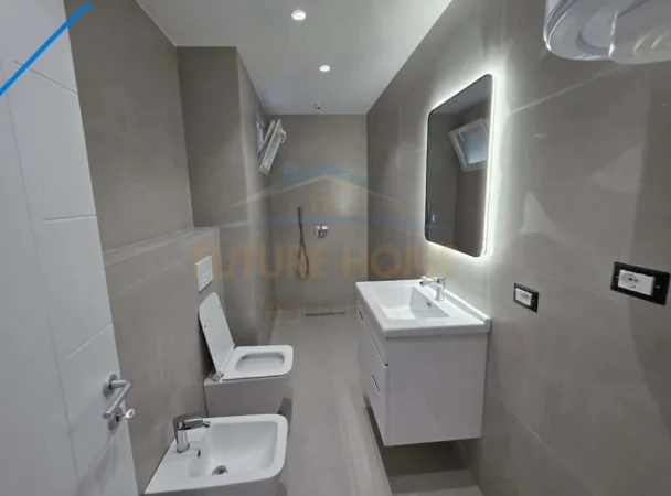 Tirane, shitet apartament 2+1+Ballkon Kati 1, 74 m² 165.000 € (Oxhaku)