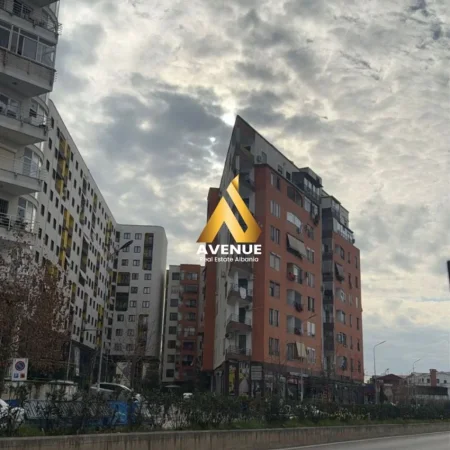 Tirane, jepet me qera apartament 1+1 Kati 4, 400 € (BULEVARDI MIGJENI)