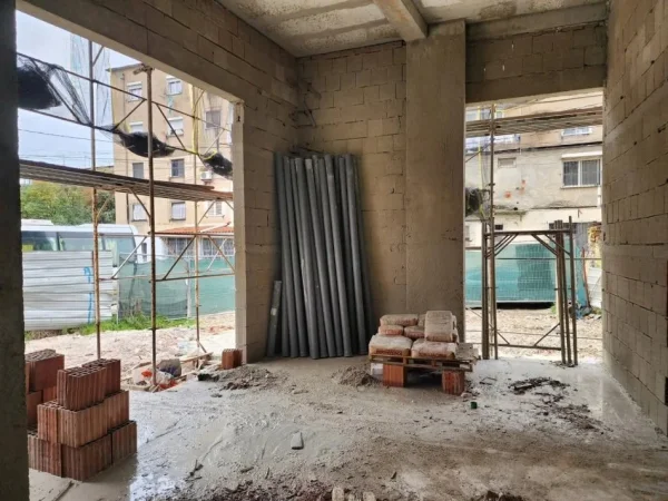 Tirane, shitet dyqan Kati 0, 48 m² 