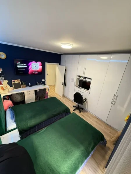 Tirane, shitet apartament 2+1+Ballkon , 115 m² 177.000 € (Astir)