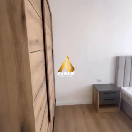 Tirane, jepet me qera apartament 3+1 Kati 9, 650 € 