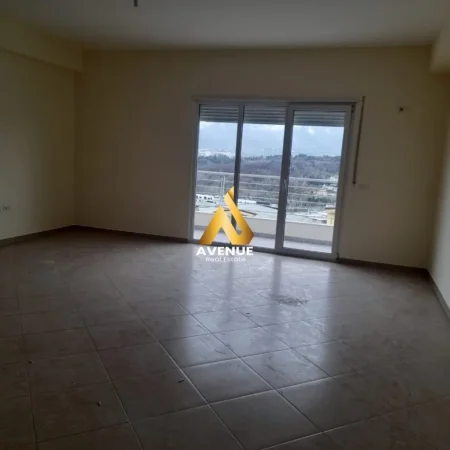 Tirane, jepet me qera apartament 3+1 Kati 6, 600 €