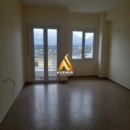 Tirane, jepet me qera apartament 3+1 Kati 6, 600 €