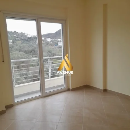 Tirane, jepet me qera apartament 3+1 Kati 6, 600 €