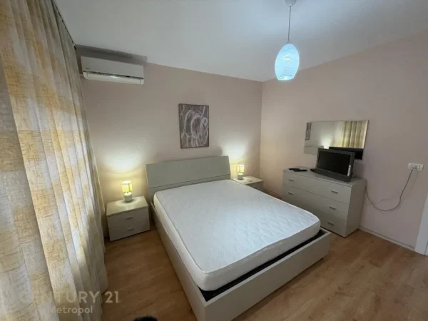 Tirane, jepet me qera apartament 2+1 Kati 2, 81 m² 650 € (ish fusha e Aviacionit)
