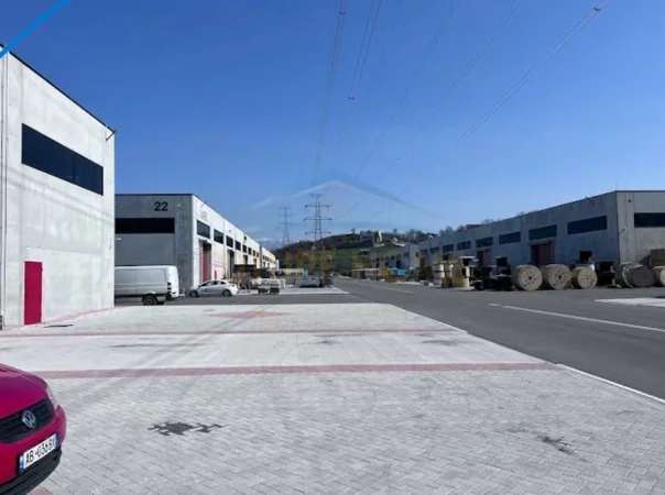 Tirane, shitet magazine Kati 0, 1.100 m² 1.500.000 € (Tirana Industrial Park)