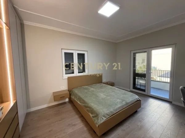Tirane, jepet me qera apartament 2+1 Kati 2, 100 m² 1.100 € (ambasada Amerikane)