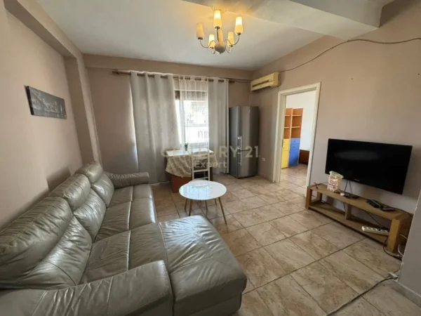 Tirane, jepet me qera apartament 3+1 Kati 6, 100 m² 700 € (brraka)