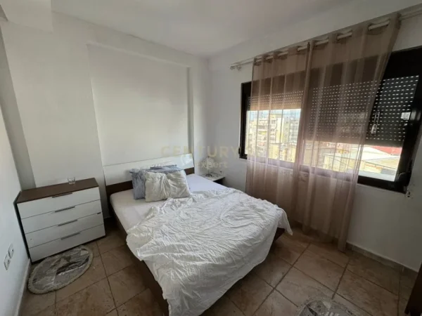 Tirane, jepet me qera apartament 3+1 Kati 6, 100 m² 700 € (brraka)