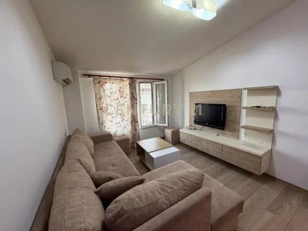 Tirane, jepet me qera apartament 1+1 Kati 8, 48 m² 500 € (kodra e Diellit)