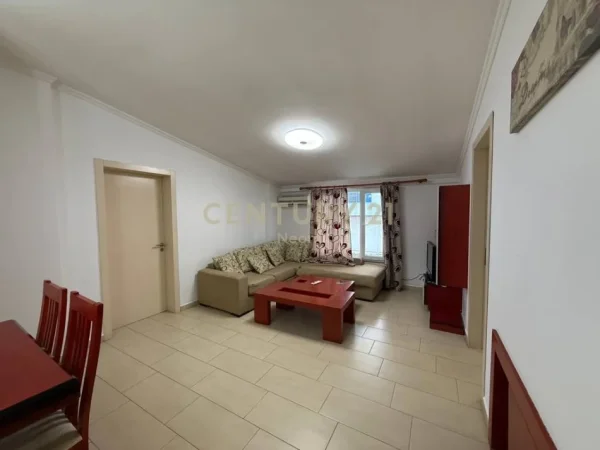 Tirane, jepet me qera apartament 2+1 Kati 2, 88 m² 700 € (rruga Rrapo Hekali)