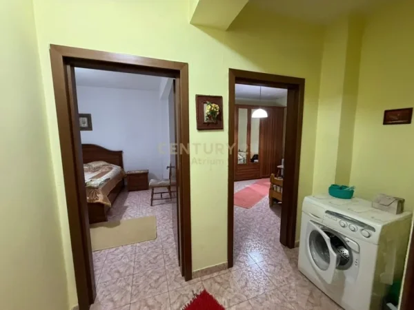 Tirane, jepet me qera apartament 2+1 Kati 5, 116 m² 1.000 € (ish blloku)