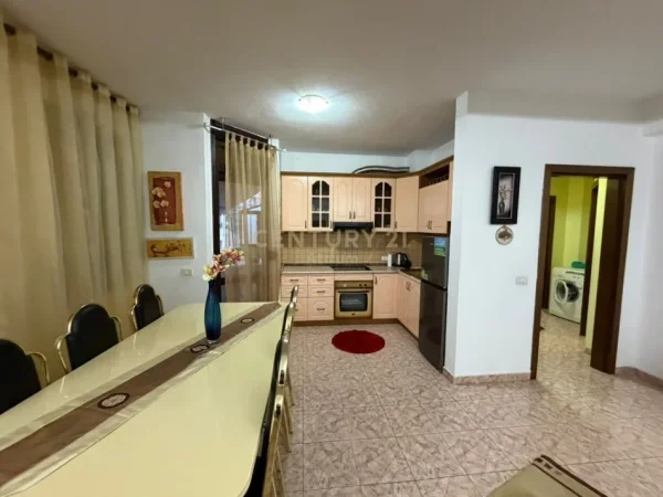 Tirane, jepet me qera apartament 2+1 Kati 5, 116 m² 1.000 € (ish blloku)