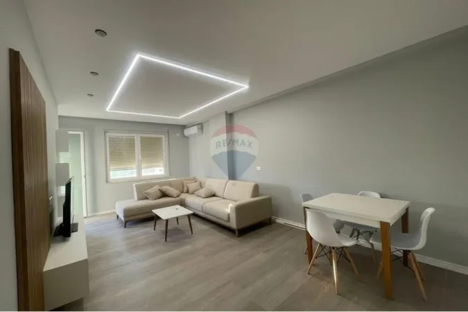 Tirane, jepet me qera apartament 1+1 , 75 m² 600 € (Rruga Karl Gega)