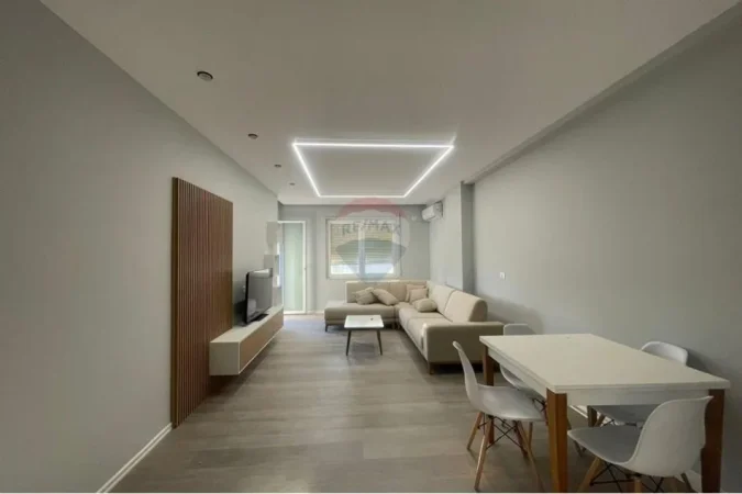 Tirane, jepet me qera apartament 1+1 , 75 m² 600 € (Rruga Karl Gega)