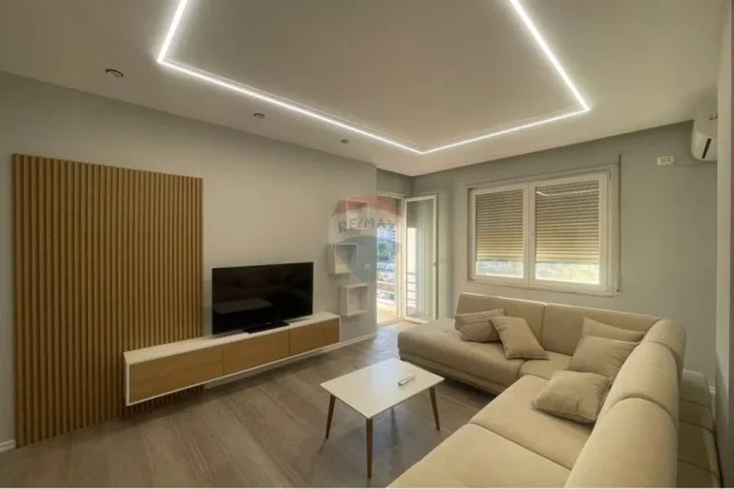 Tirane, jepet me qera apartament 1+1 , 75 m² 600 € (Rruga Karl Gega)