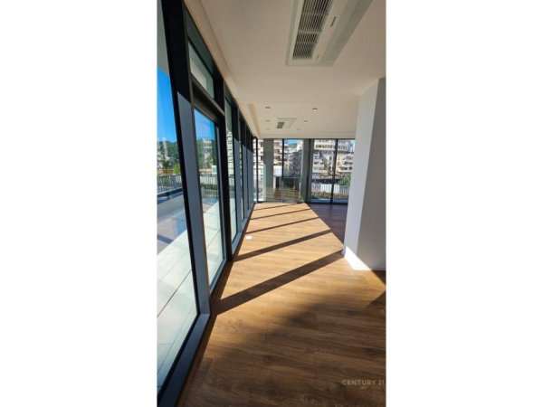 Tirane, jepet me qera ambjent biznesi Kati 3, 135 m² 1.800 € (lake view)
