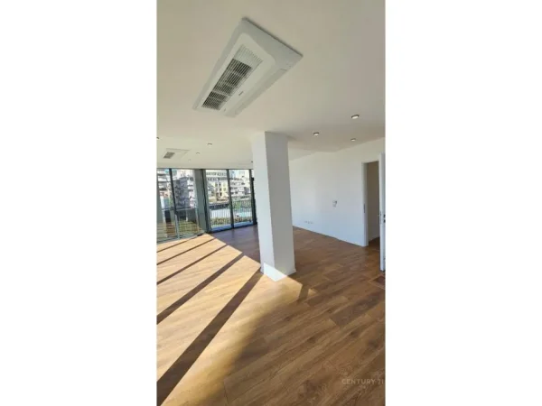Tirane, jepet me qera ambjent biznesi Kati 3, 135 m² 1.800 € (lake view)