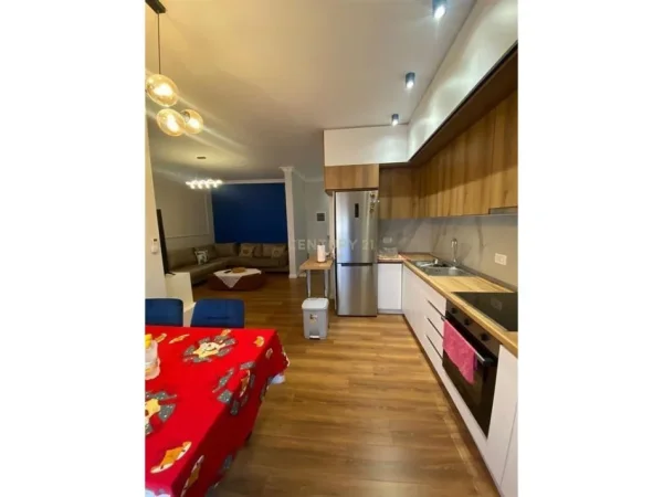 Tirane, jepet me qera apartament 2+1 Kati 1, 78 m² 650 € (rruga e Dibres)