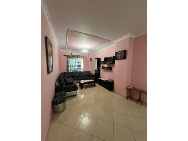 Tirane, jepet me qera apartament 2+1 Kati 4, 87 m² 450 € (kthesa e kamzes)