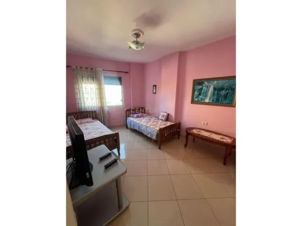 Tirane, jepet me qera apartament 2+1 Kati 4, 87 m² 450 € (kthesa e kamzes)