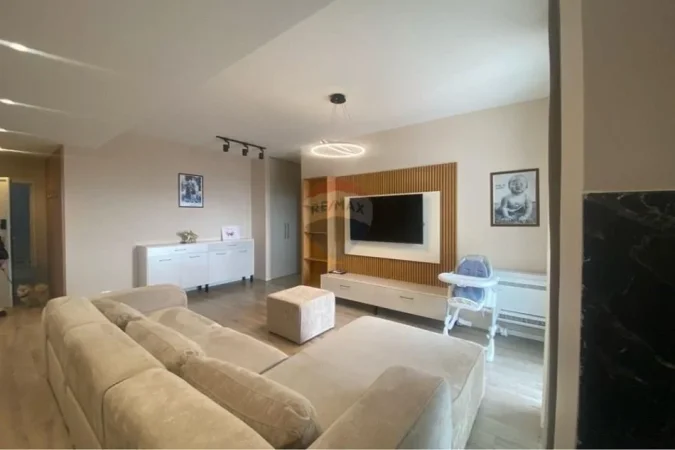 Tirane, jepet me qera apartament 2+1 Kati 5, 110 m² 800 € (Rruga Babë Rexha)