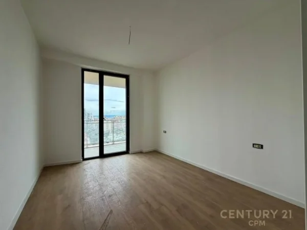 Tirane, jepet me qera zyre Kati 7, 78 m² 650 € (mine peza)