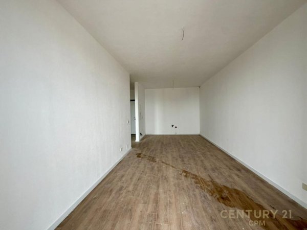 Tirane, jepet me qera zyre Kati 7, 78 m² 650 € (mine peza)