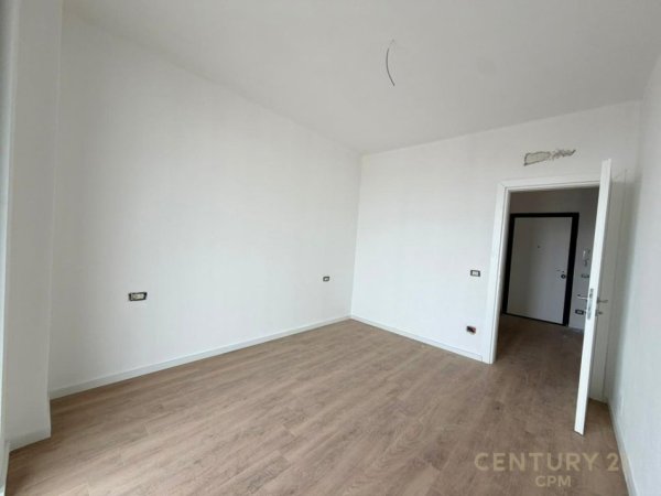 Tirane, jepet me qera zyre Kati 7, 78 m² 650 € (mine peza)