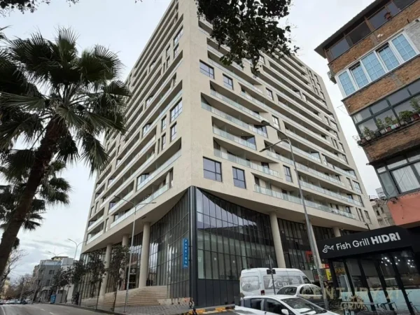 Tirane, jepet me qera zyre Kati 7, 78 m² 650 € (mine peza)