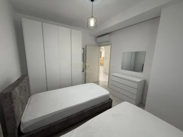 Tirane, jepet me qera apartament 2+1 Kati 2, 104 m² 650 € (astir)