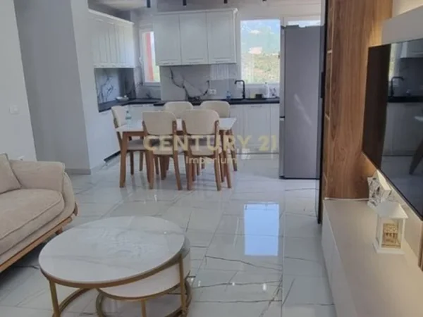 Tirane, jepet me qera apartament 2+1 Kati 1, 105 m² 500 € (fresk)