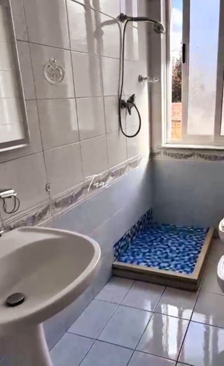 Tirane, jepet me qera apartament 3+1 Kati 3, 83 m² 510 € (Rruga e Dibrës)